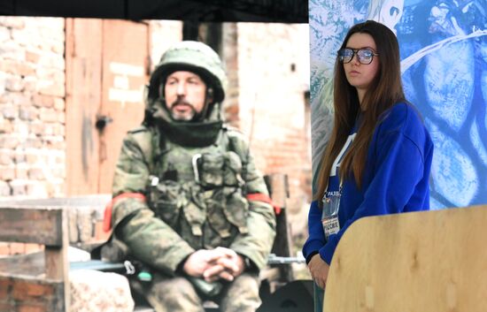 Выставка "Россия". Показ документальных фильмов из программы I Международного фестиваля документального кино "RТ. Док: Время героев"