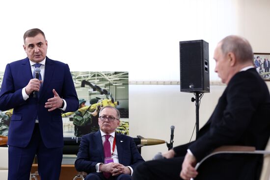 Президент РФ В. Путин принял участие в форуме "Всё для Победы!" в Туле