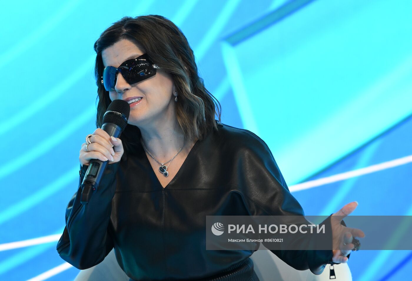 Выставка "Россия". Встреча с амбассадором Санкт-Петербурга, певицей Дианой Гурцкой