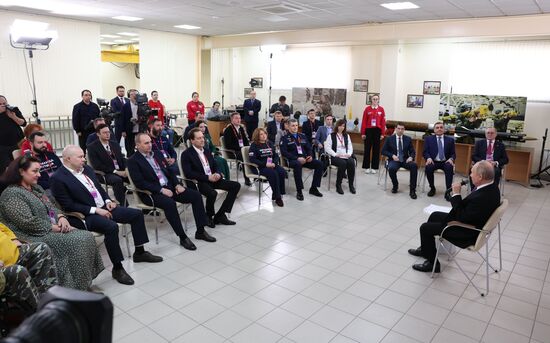 Президент РФ В. Путин принял участие в форуме "Всё для Победы!" в Туле