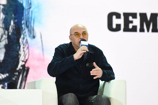 Выставка "Россия". Презентация первого сборника рассказов о ветеранах специальной военной операции
