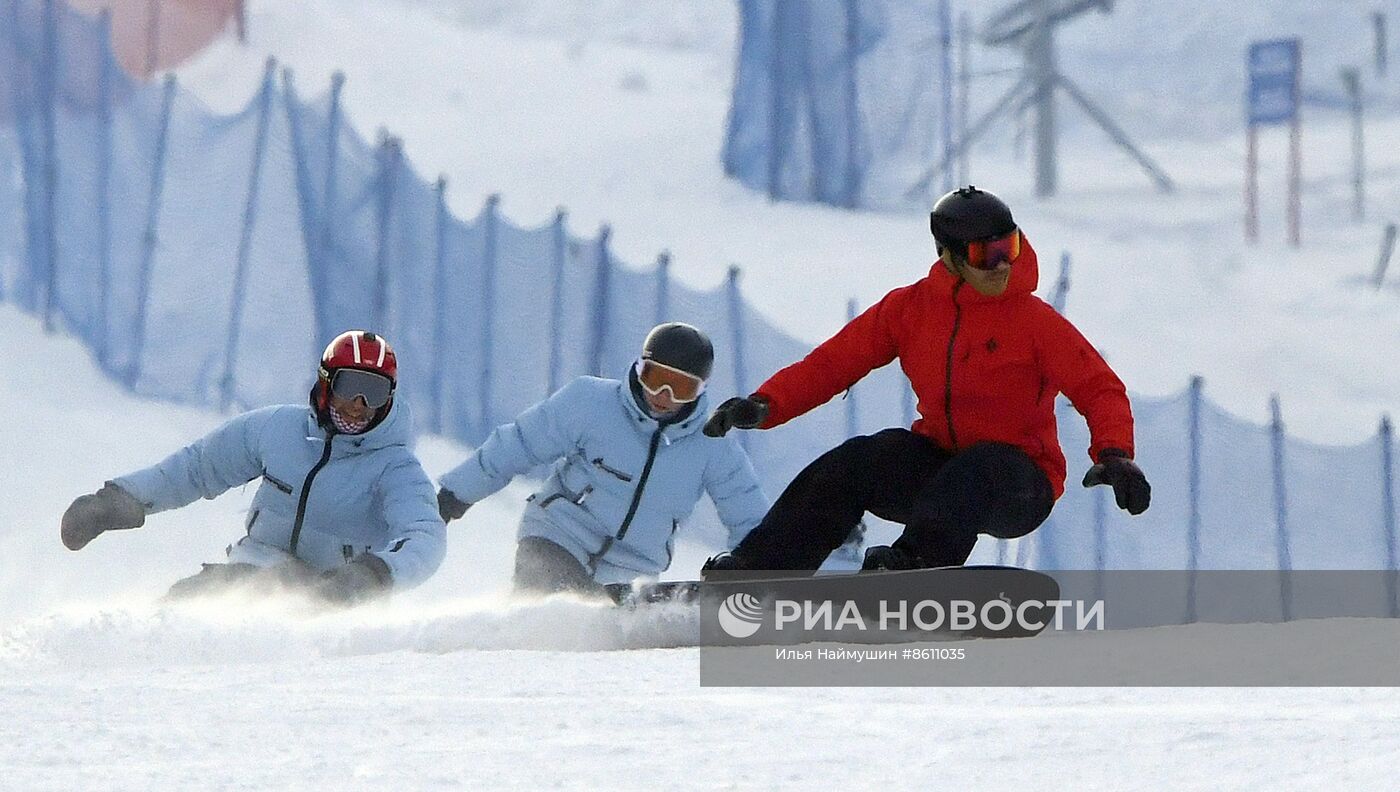 Открытие школы сноуборда олимпийского чемпиона В. Уайлда в Красноярске