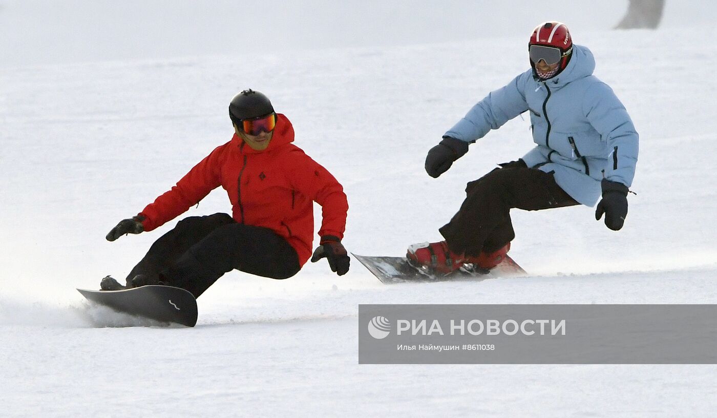 Открытие школы сноуборда олимпийского чемпиона В. Уайлда в Красноярске