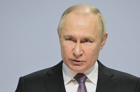 Президент РФ В. Путин принял участие в форуме "Всё для Победы!" в Туле