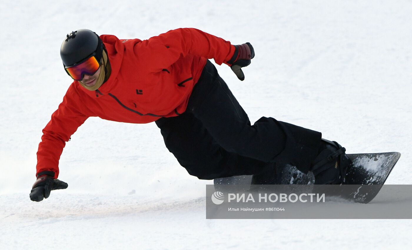 Открытие школы сноуборда олимпийского чемпиона В. Уайлда в Красноярске