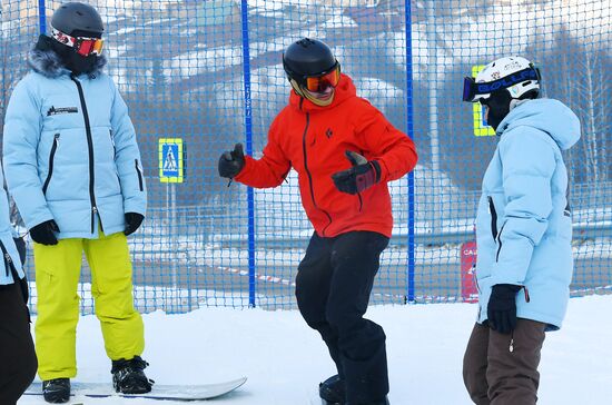 Открытие школы сноуборда олимпийского чемпиона В. Уайлда в Красноярске