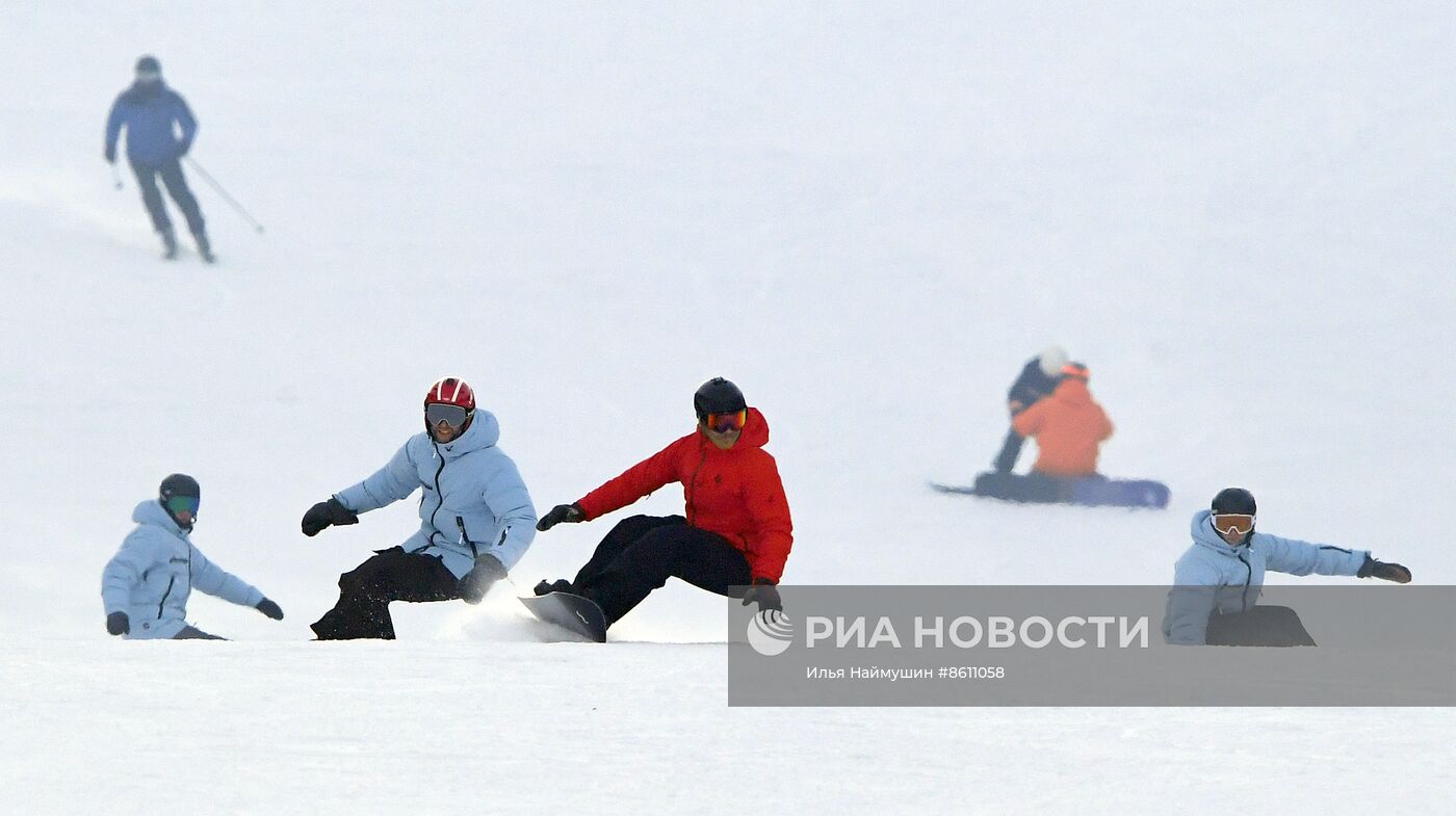 Открытие школы сноуборда олимпийского чемпиона В. Уайлда в Красноярске