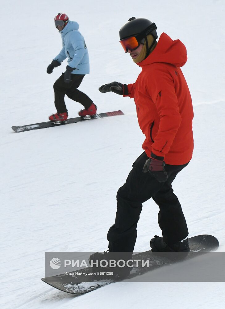 Открытие школы сноуборда олимпийского чемпиона В. Уайлда в Красноярске