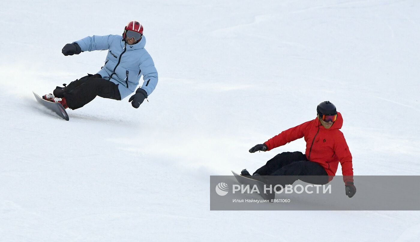 Открытие школы сноуборда олимпийского чемпиона В. Уайлда в Красноярске