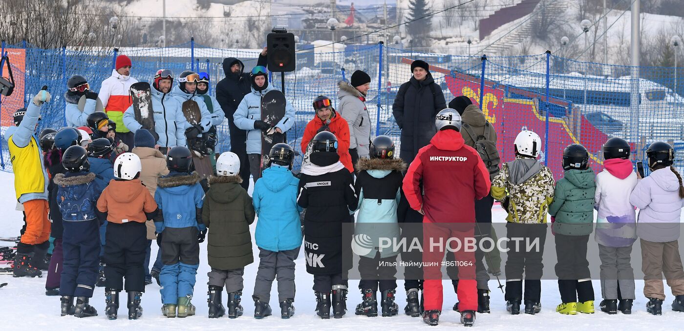 Открытие школы сноуборда олимпийского чемпиона В. Уайлда в Красноярске