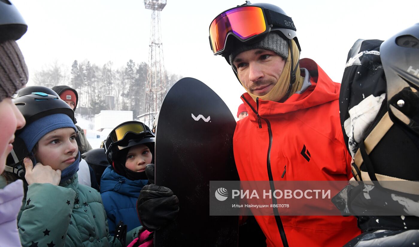 Открытие школы сноуборда олимпийского чемпиона В. Уайлда в Красноярске