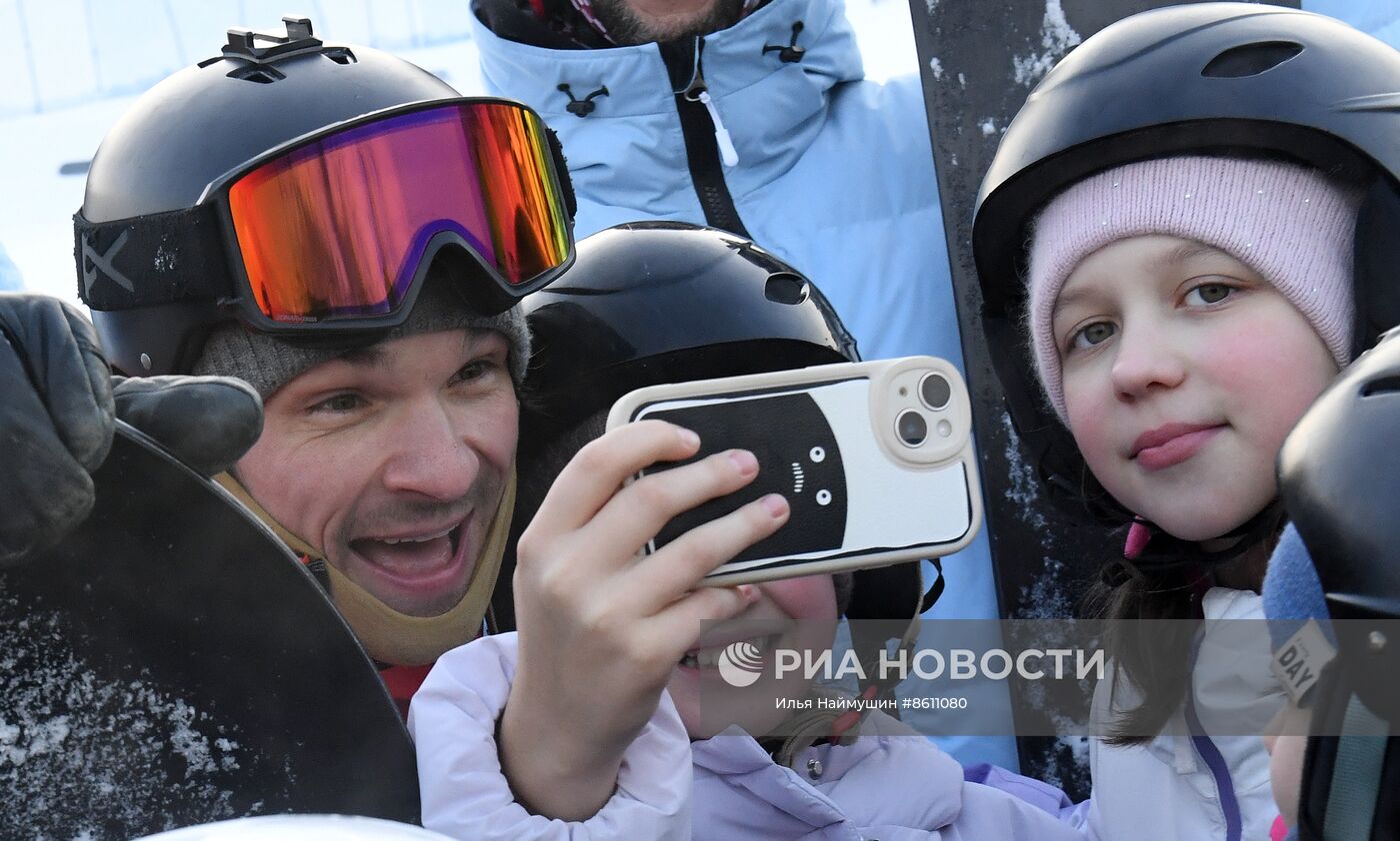 Открытие школы сноуборда олимпийского чемпиона В. Уайлда в Красноярске