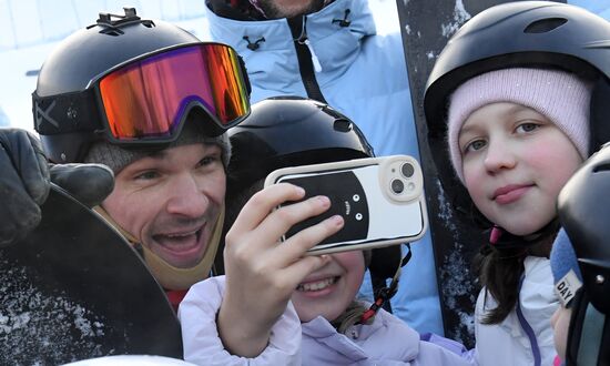 Открытие школы сноуборда олимпийского чемпиона В. Уайлда в Красноярске