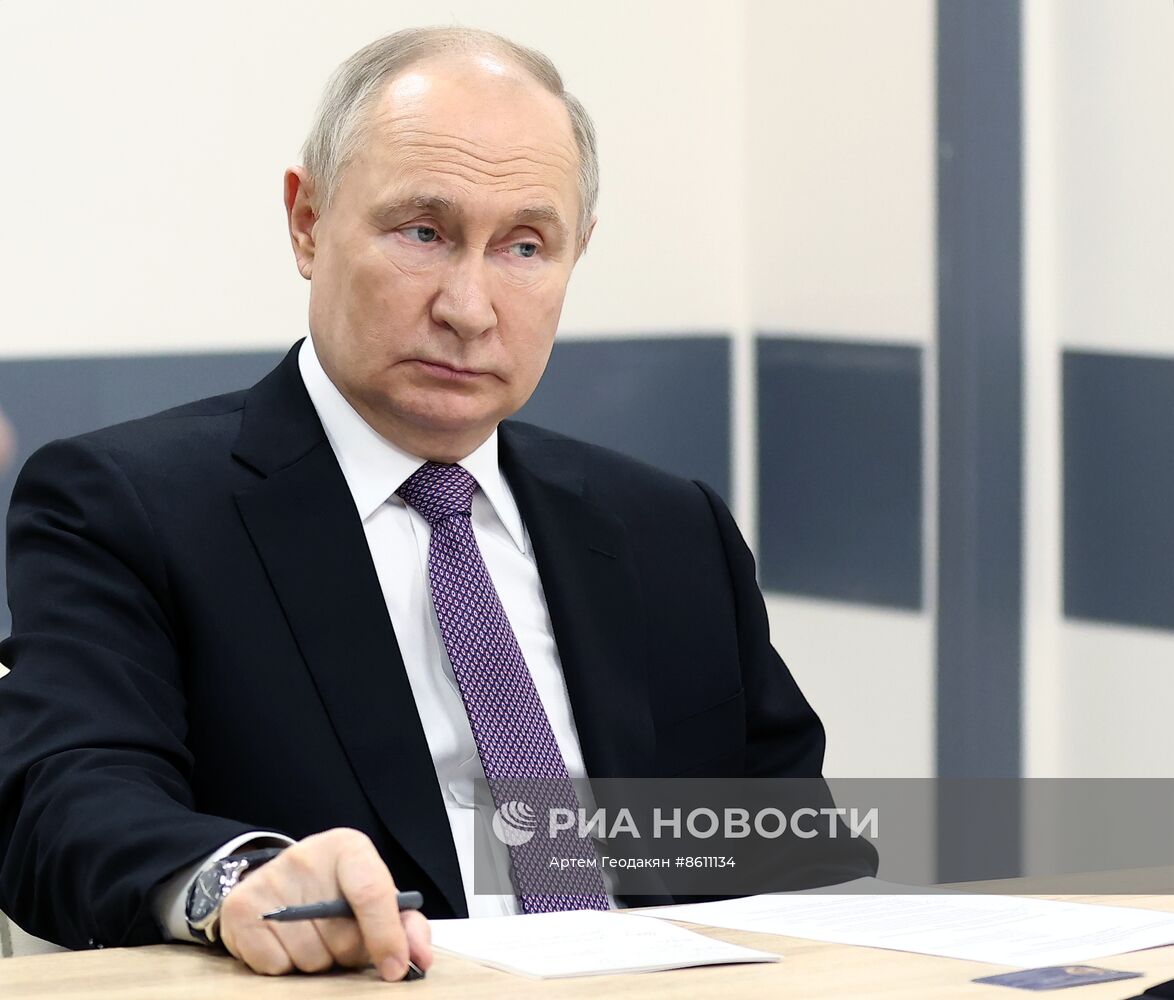 Президент РФ В. Путин принял участие в форуме "Всё для Победы!" в Туле