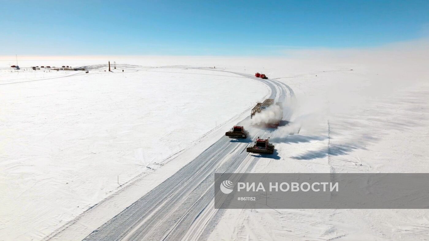 Мероприятие по случаю ввода в опытную эксплуатацию нового зимовочного комплекса станции "Восток" в Антарктиде