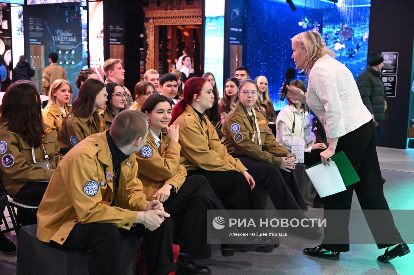 Выставка "Россия". День туризма. Экскурсия для молодежи "Российских Студенческих Отрядов"