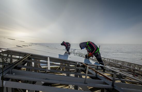 Мероприятие по случаю ввода в опытную эксплуатацию нового зимовочного комплекса станции "Восток" в Антарктиде