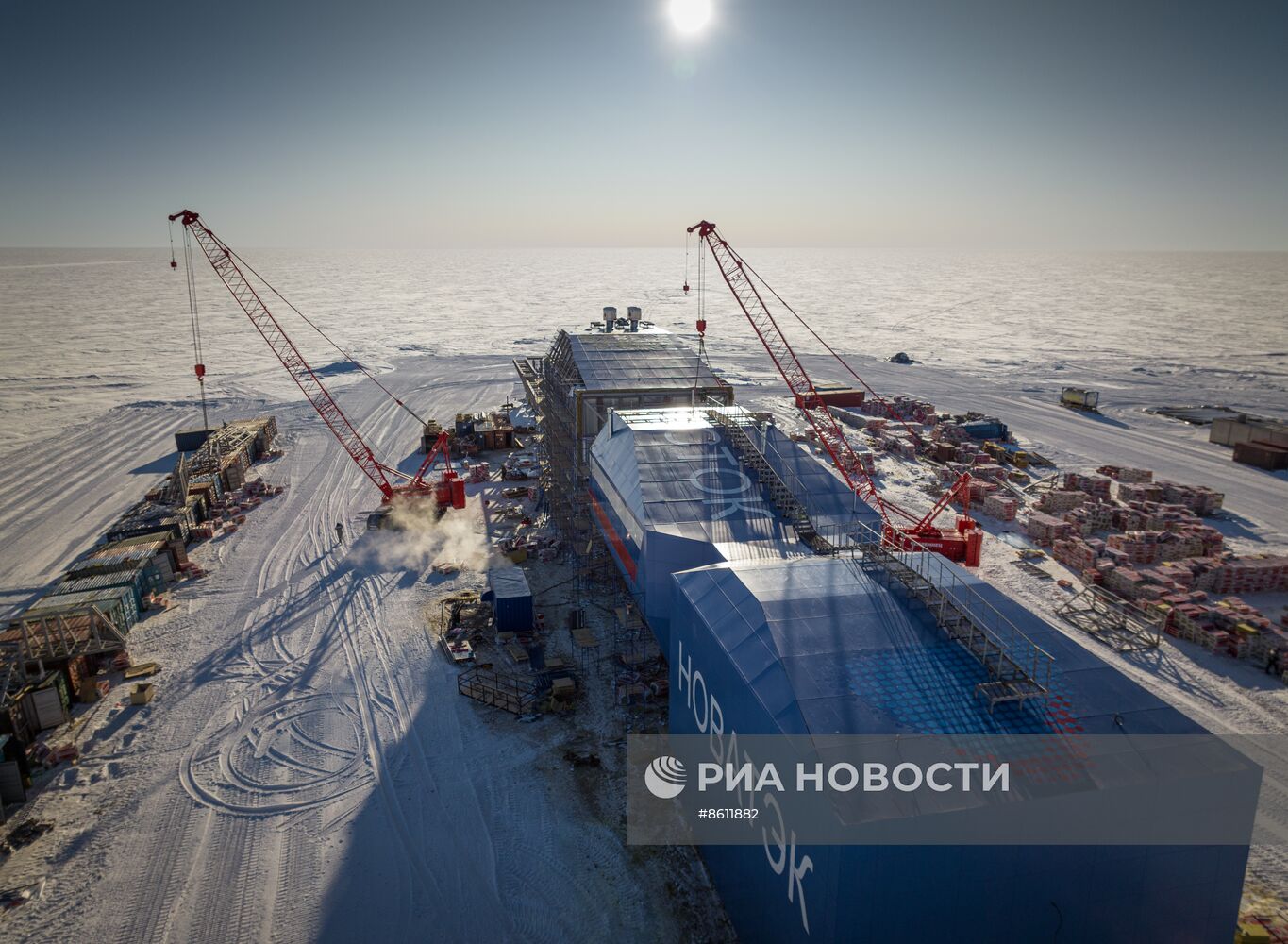 Мероприятие по случаю ввода в опытную эксплуатацию нового зимовочного комплекса станции "Восток" в Антарктиде