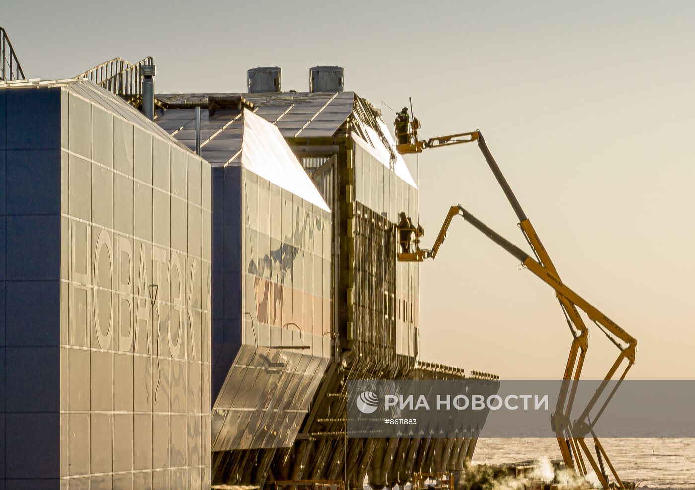 Мероприятие по случаю ввода в опытную эксплуатацию нового зимовочного комплекса станции "Восток" в Антарктиде