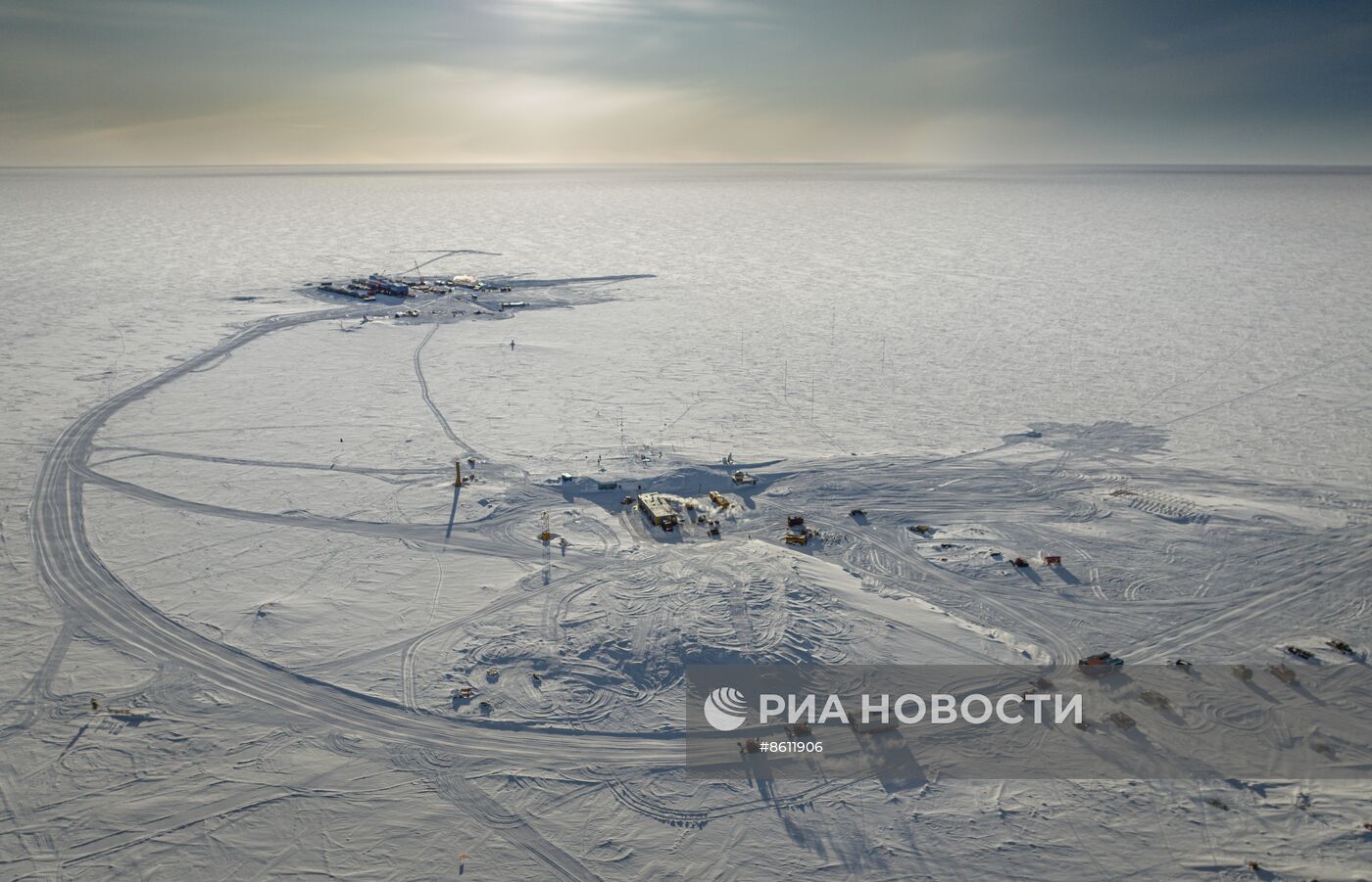 Мероприятие по случаю ввода в опытную эксплуатацию нового зимовочного комплекса станции "Восток" в Антарктиде