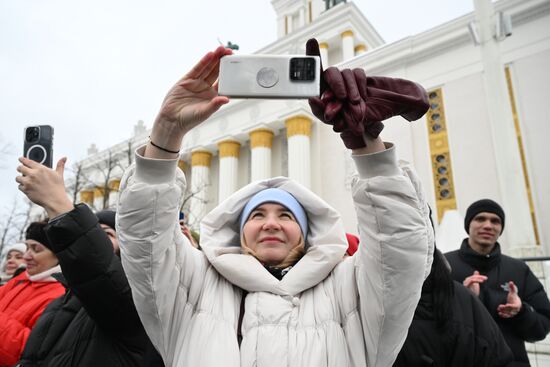 Выставка "Россия". Торжественное открытие новой экспозиции "Аллеи славы" и закладка медалей чемпионами