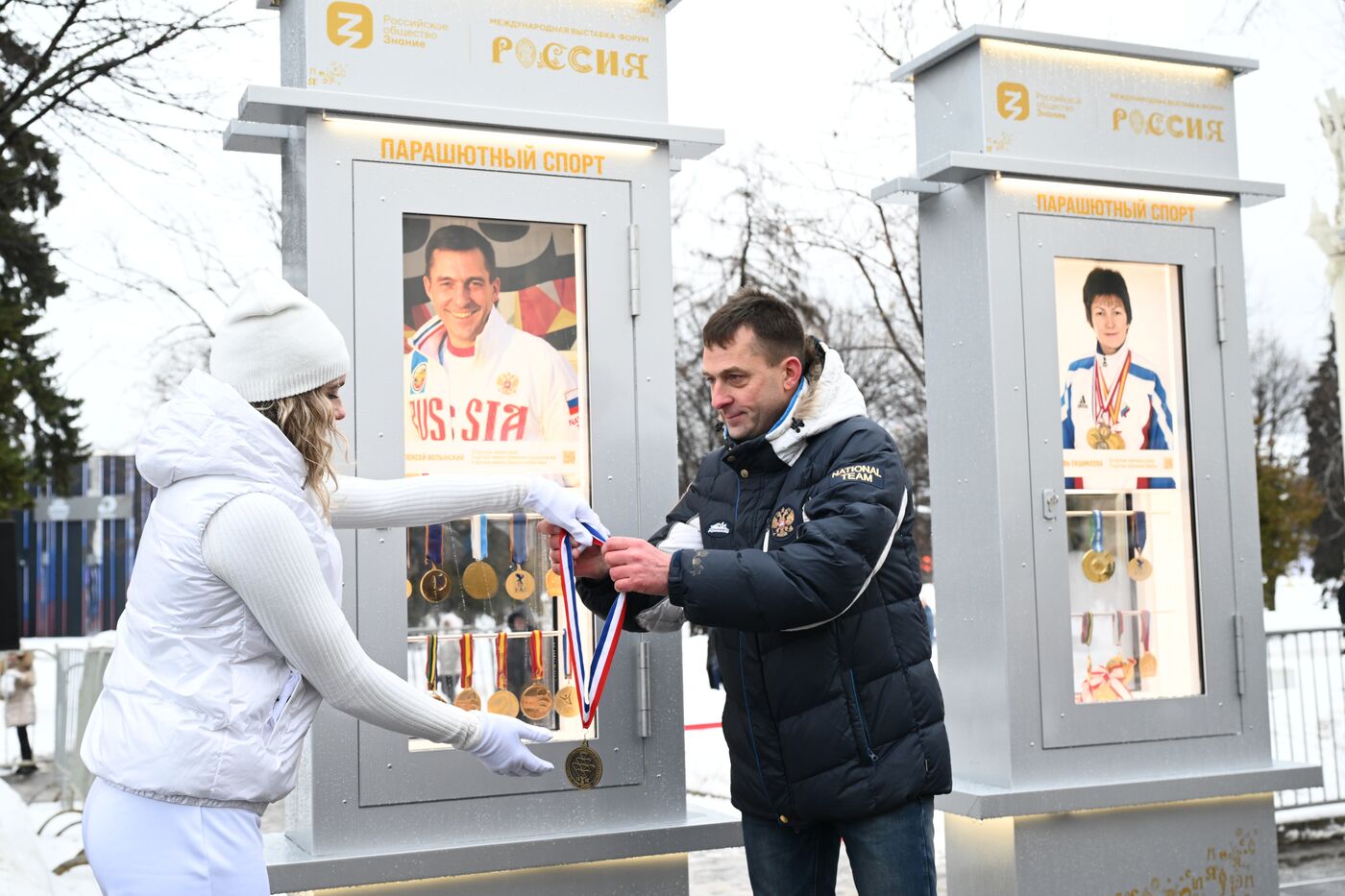 Выставка "Россия". Торжественное открытие новой экспозиции "Аллеи славы" и закладка медалей чемпионами
