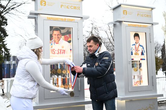 Выставка "Россия". Торжественное открытие новой экспозиции "Аллеи славы" и закладка медалей чемпионами