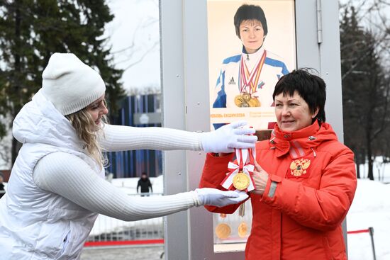 Выставка "Россия". Торжественное открытие новой экспозиции "Аллеи славы" и закладка медалей чемпионами