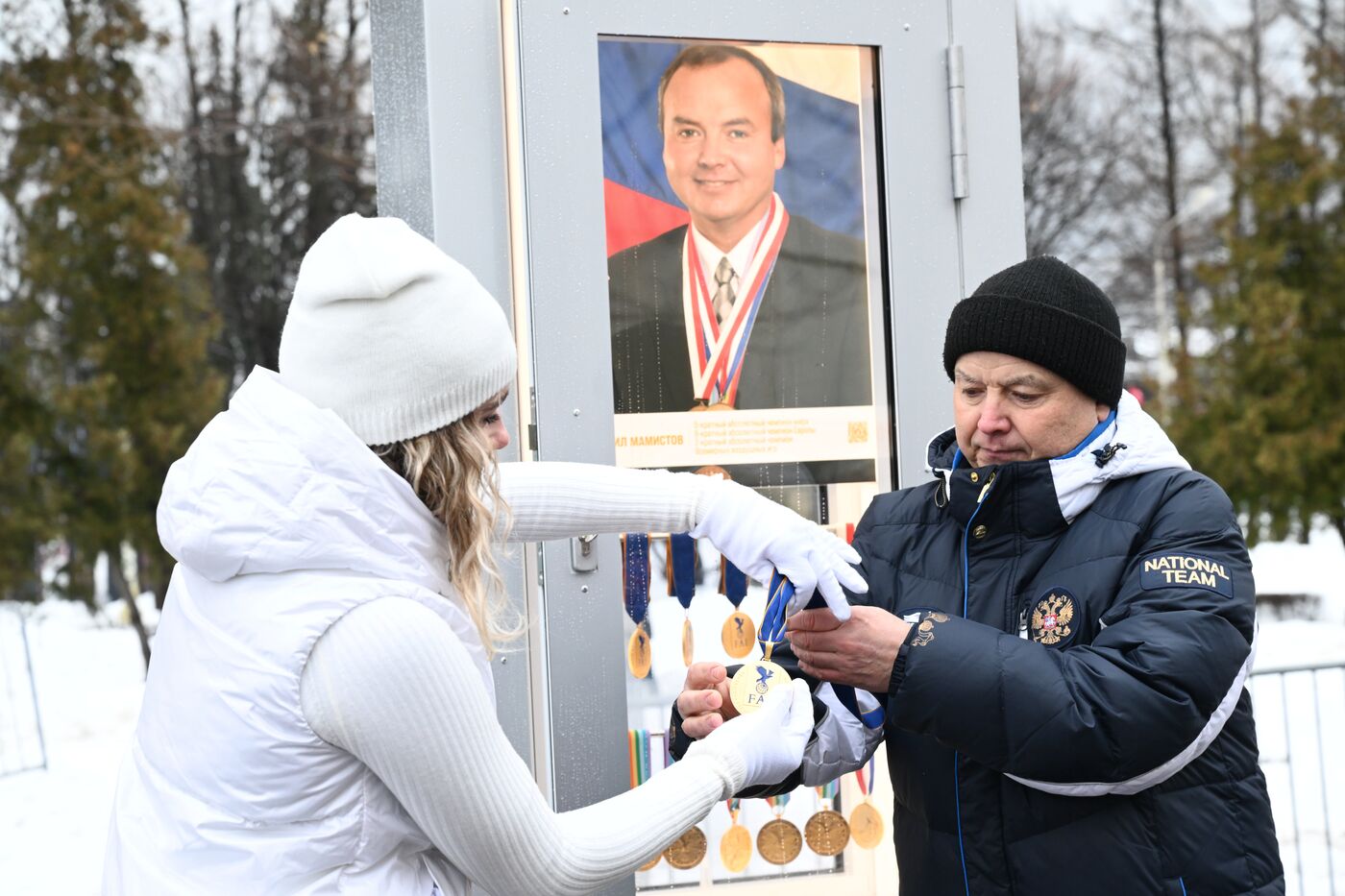 Выставка "Россия". Торжественное открытие новой экспозиции "Аллеи славы" и закладка медалей чемпионами