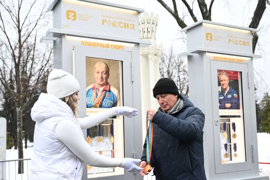 Выставка "Россия". Торжественное открытие новой экспозиции "Аллеи славы" и закладка медалей чемпионами