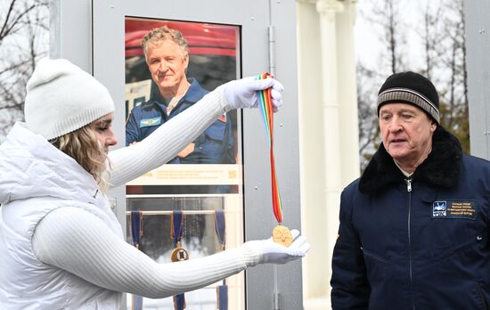 Выставка "Россия". Торжественное открытие новой экспозиции "Аллеи славы" и закладка медалей чемпионами