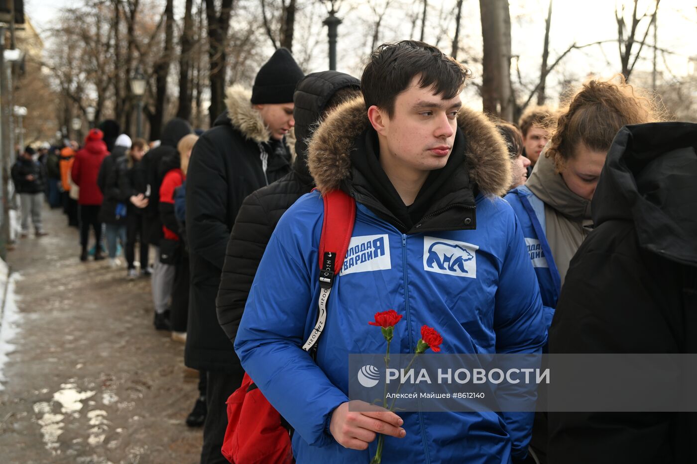 Возложение цветов в память о погибших при обстреле Лисичанска