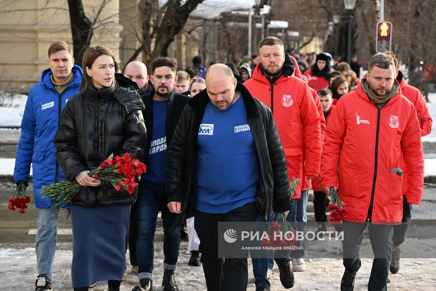 Возложение цветов в память о погибших при обстреле Лисичанска