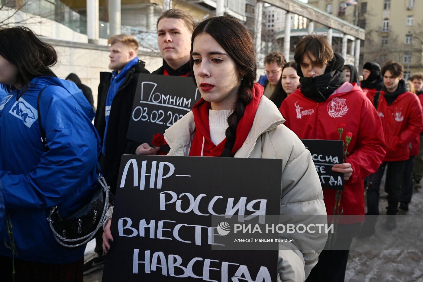  Возложение цветов в память погибших при обстреле Лисичанска