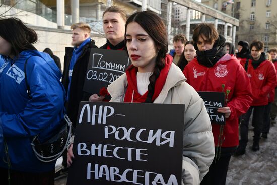  Возложение цветов в память погибших при обстреле Лисичанска