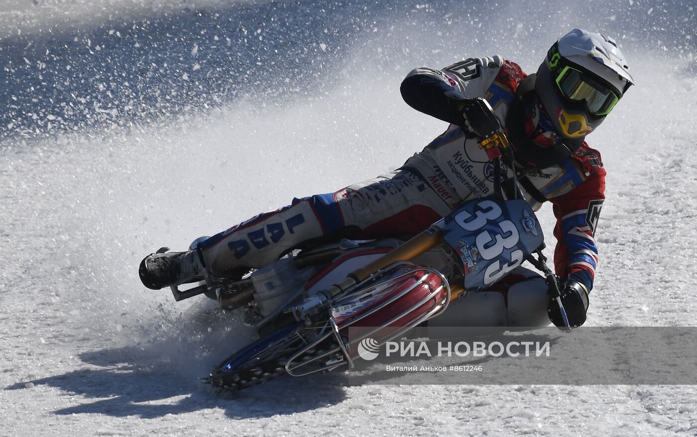 Соревнования по ледовому спидвею во Владивостоке