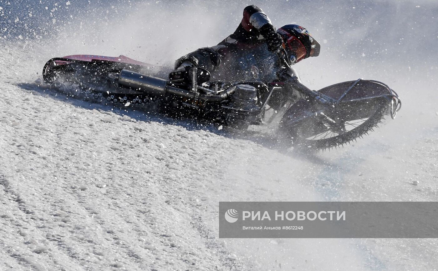 Соревнования по ледовому спидвею во Владивостоке