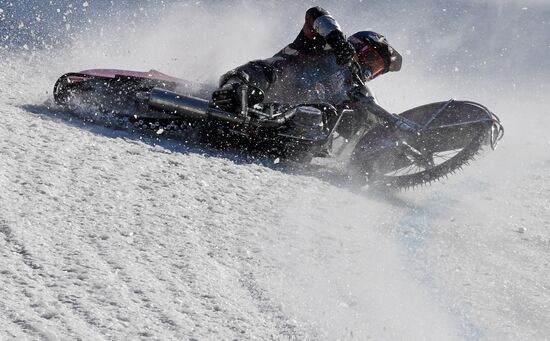 Соревнования по ледовому спидвею во Владивостоке