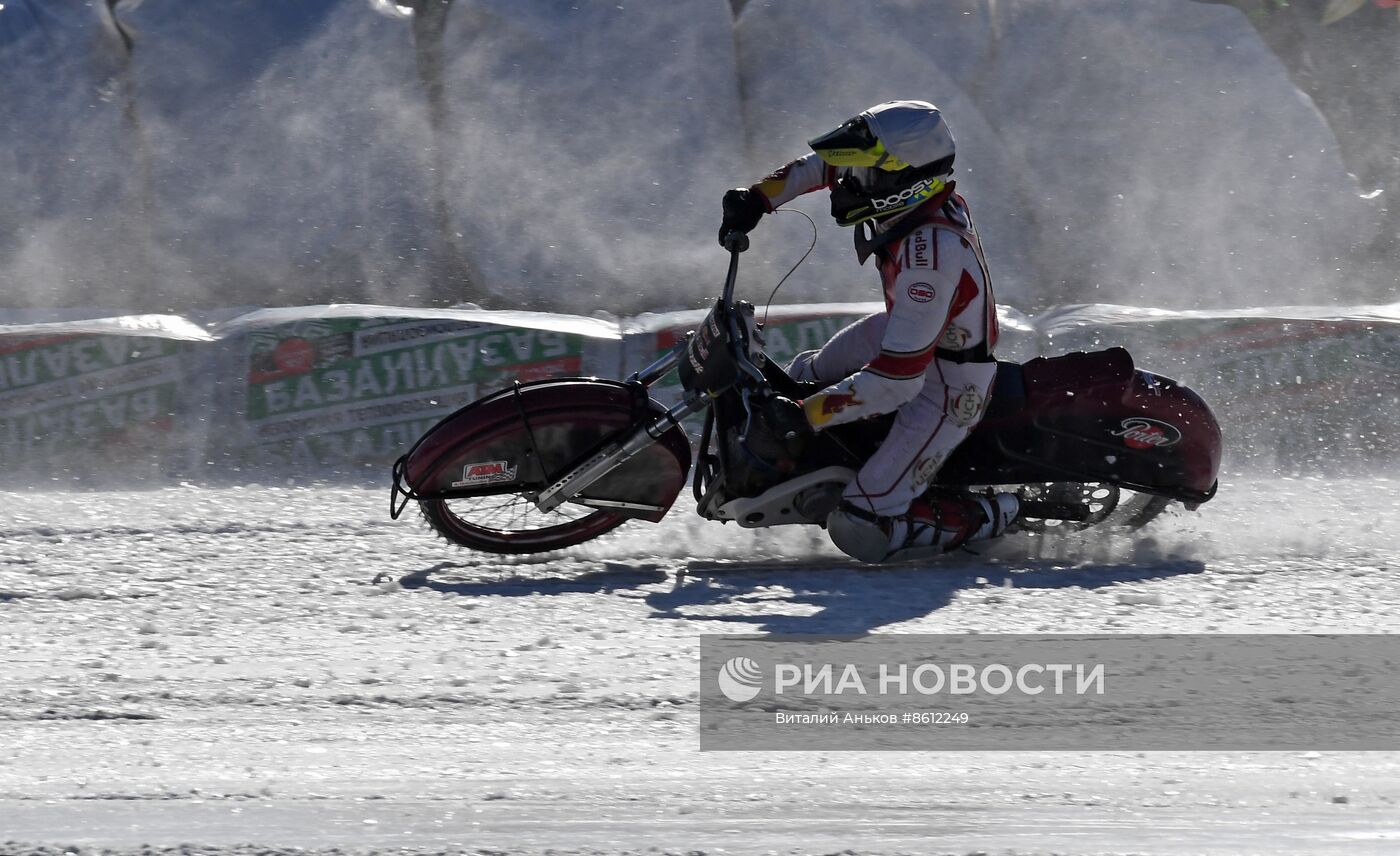 Соревнования по ледовому спидвею во Владивостоке