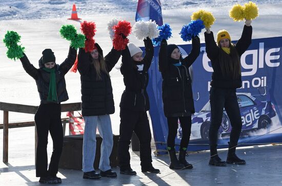 Соревнования по ледовому спидвею во Владивостоке