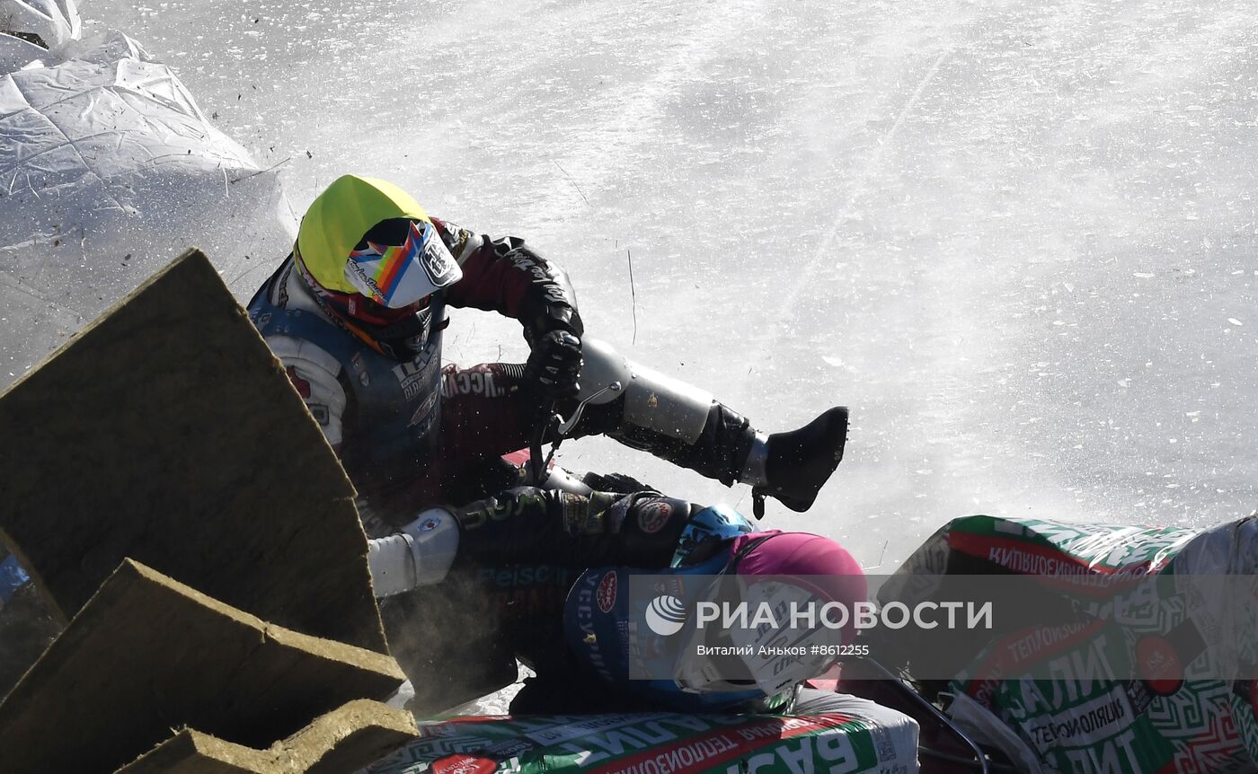 Соревнования по ледовому спидвею во Владивостоке