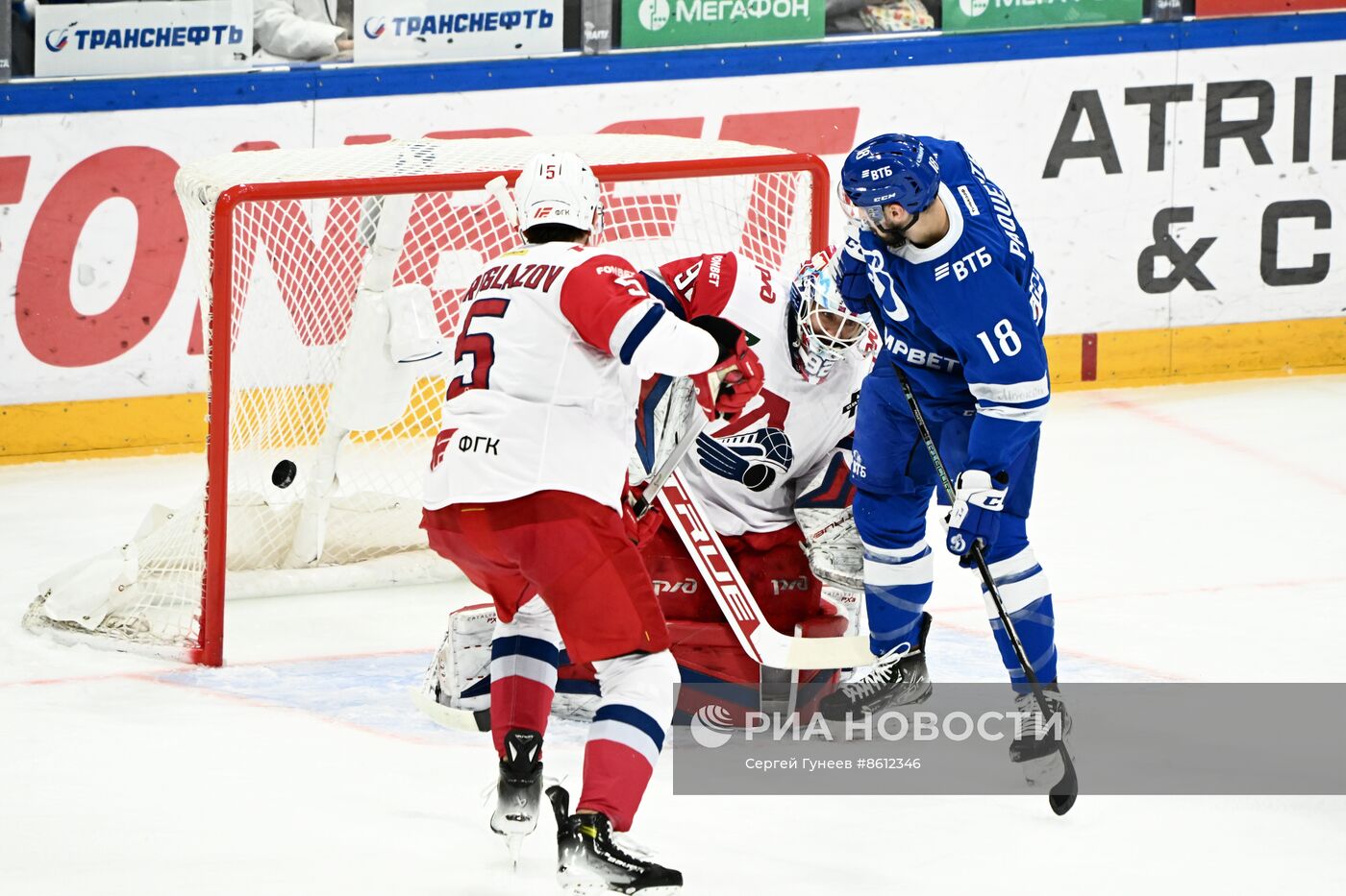 Хоккей. КХЛ. Матч "Динамо" - "Локомотив"