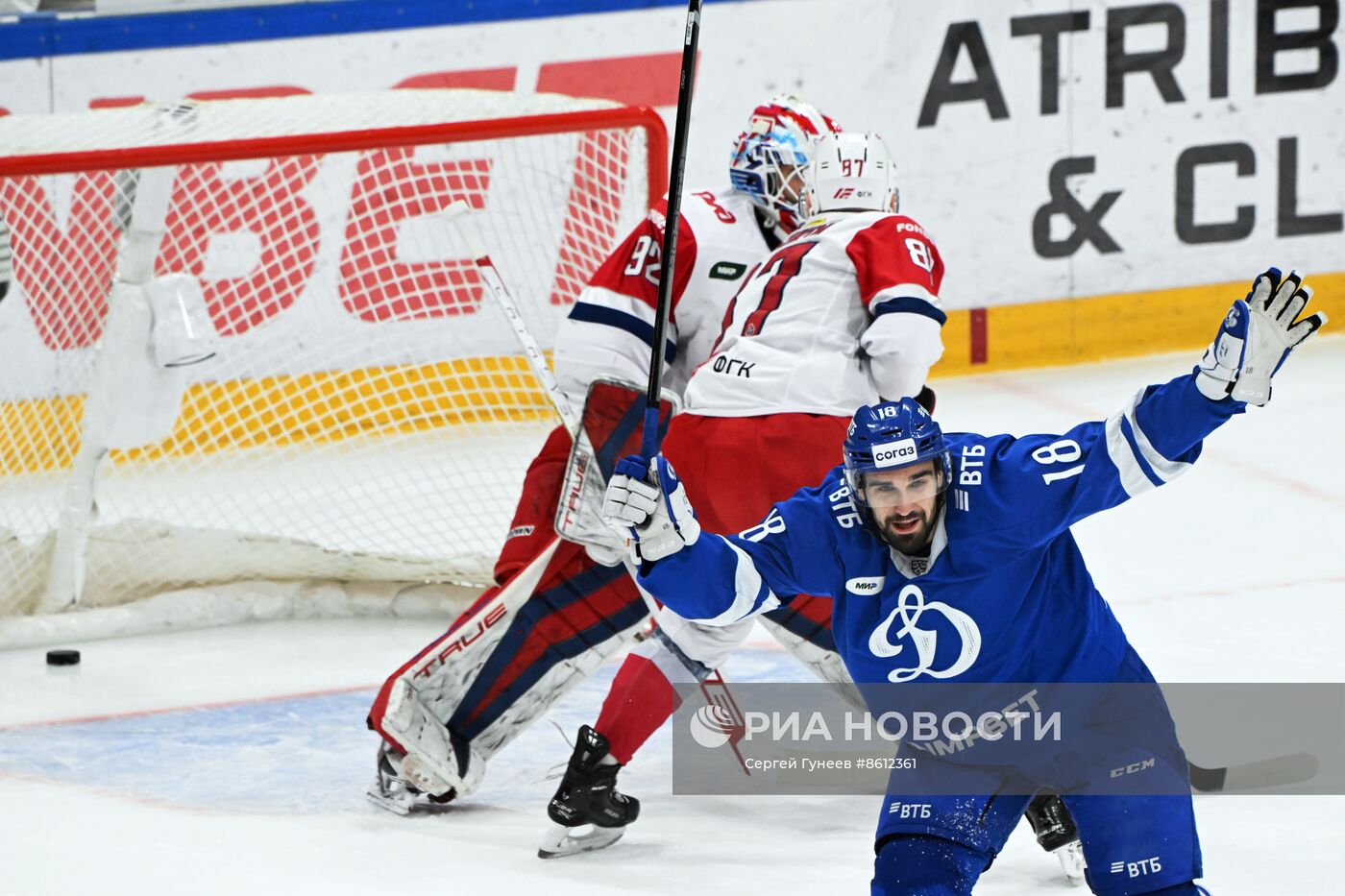 Хоккей. КХЛ. Матч "Динамо" - "Локомотив"