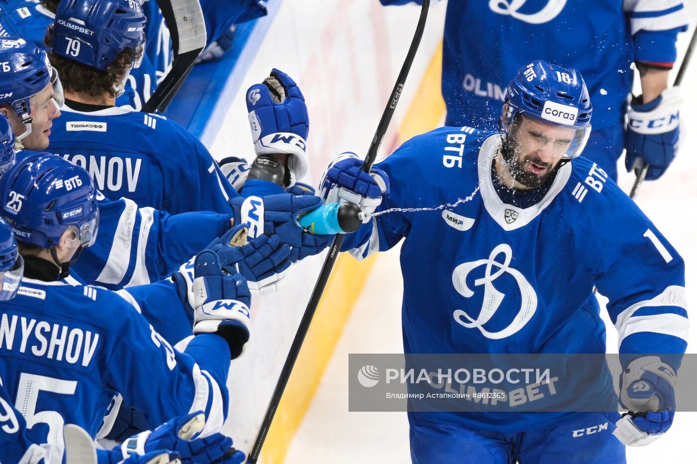 Хоккей. КХЛ. Матч "Динамо" - "Локомотив"