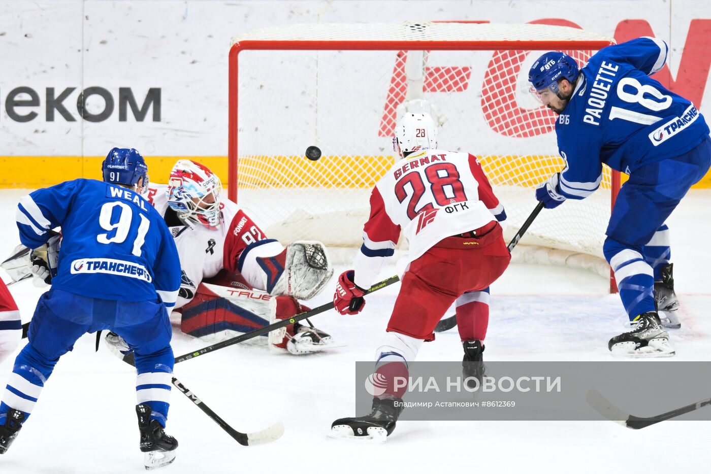 Хоккей. КХЛ. Матч "Динамо" - "Локомотив"