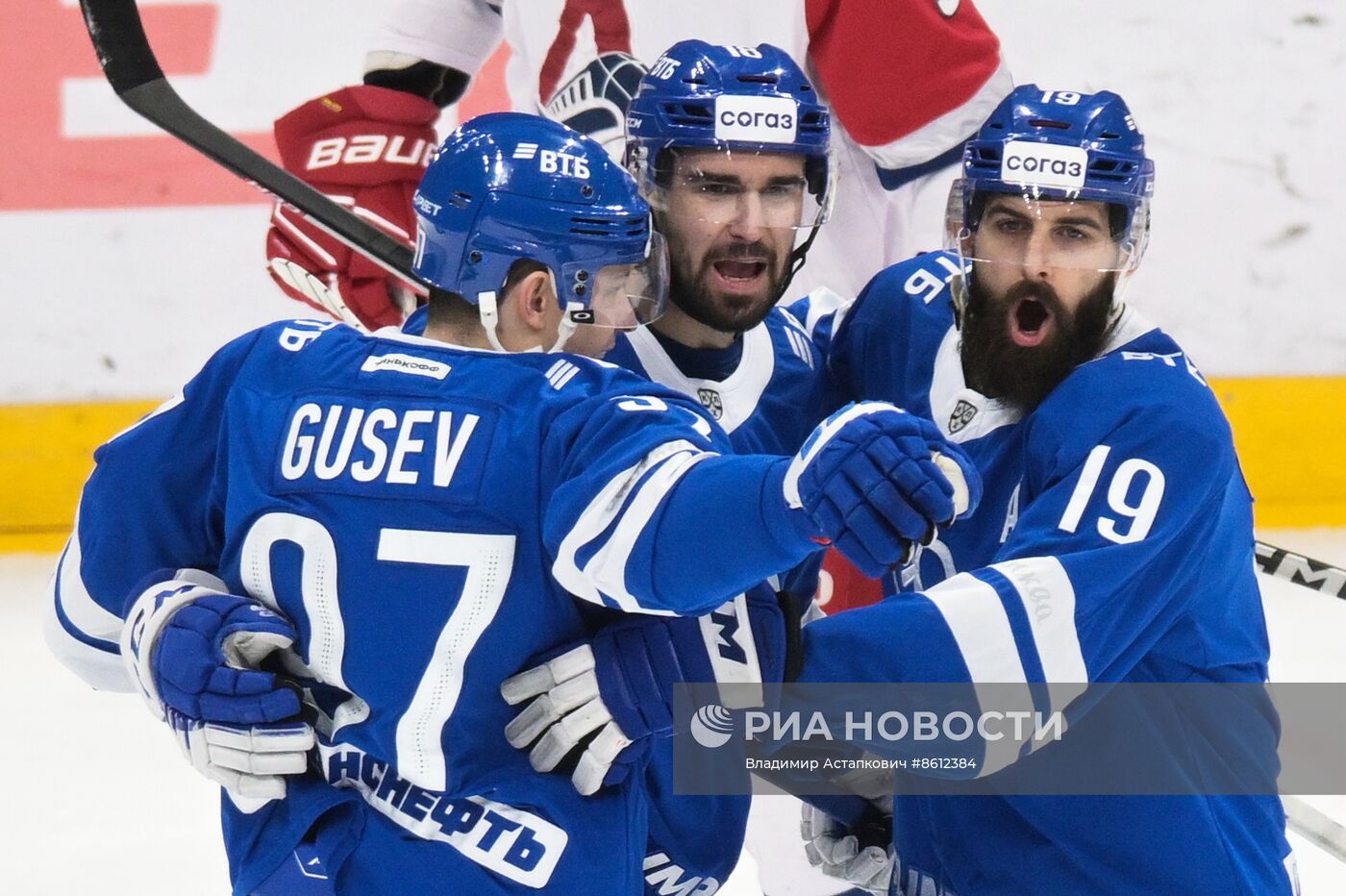 Хоккей. КХЛ. Матч "Динамо" - "Локомотив"