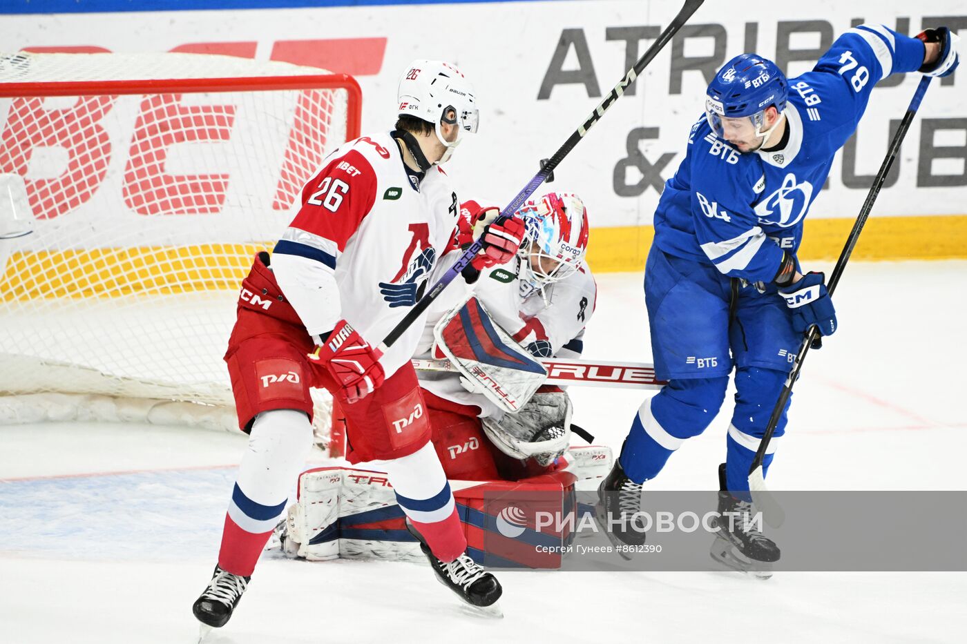 Хоккей. КХЛ. Матч "Динамо" - "Локомотив"