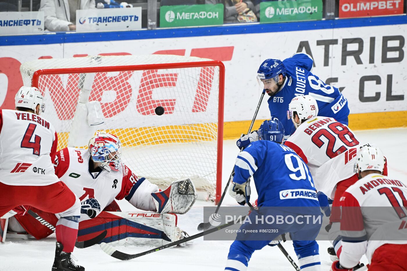 Хоккей. КХЛ. Матч "Динамо" - "Локомотив"