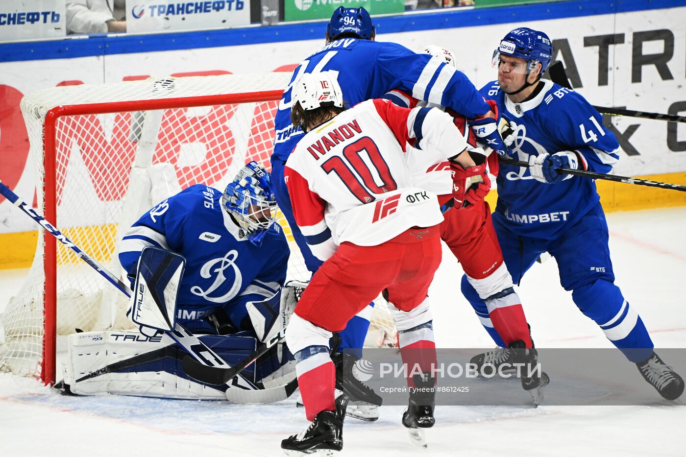 Хоккей. КХЛ. Матч "Динамо" - "Локомотив"