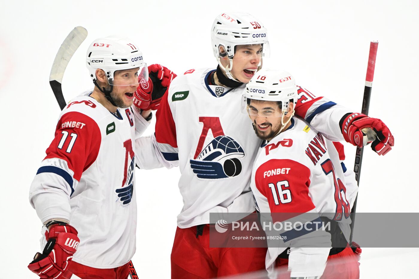 Хоккей. КХЛ. Матч "Динамо" - "Локомотив"